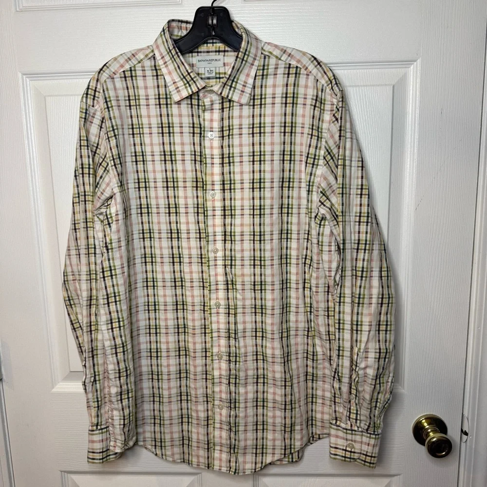 Banana Republic Men’s Large Long Sleeved Button Down Cream with Color Plaid GUC